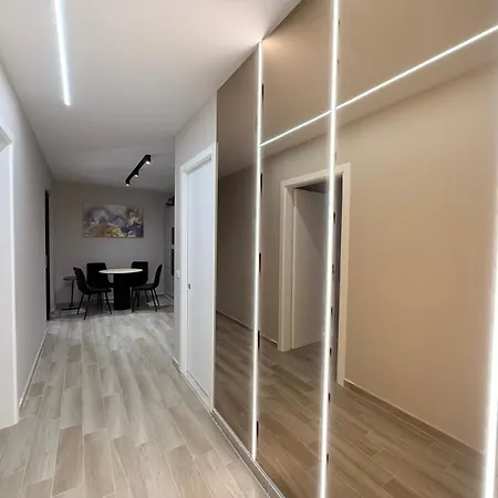 Elko & Apartmán Golem (Tirana)