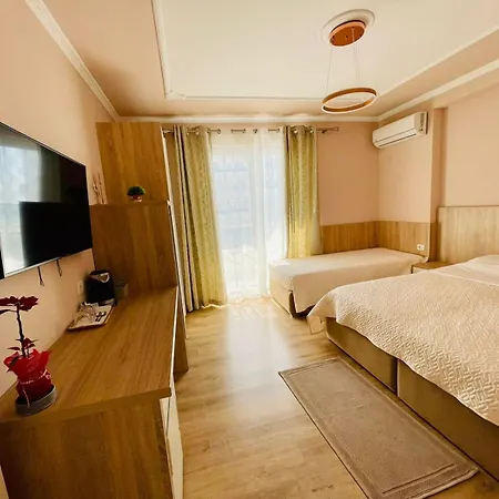 Elko & Διαμέρισμα Golem (Tirana)